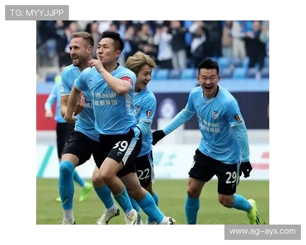 大连英博一脚精准分球令禁区瞬间活跃