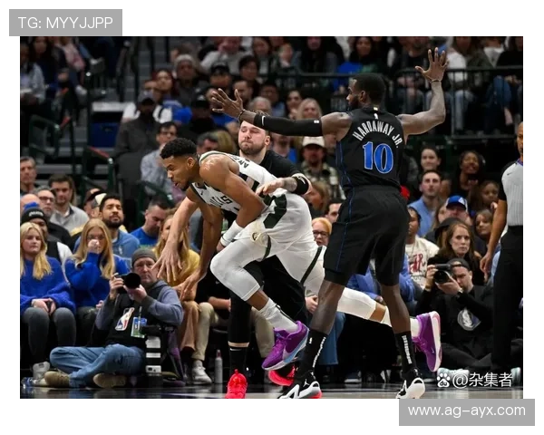 字母哥篮下强攻,雄鹿比赛中段完成逆转