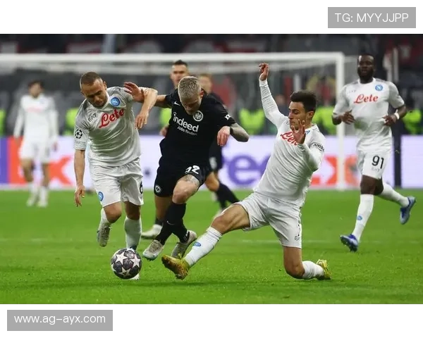 德甲莱比锡调整换位见效,比赛进入攻防白热